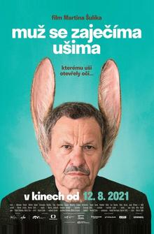 Мужчина с заячьими ушами